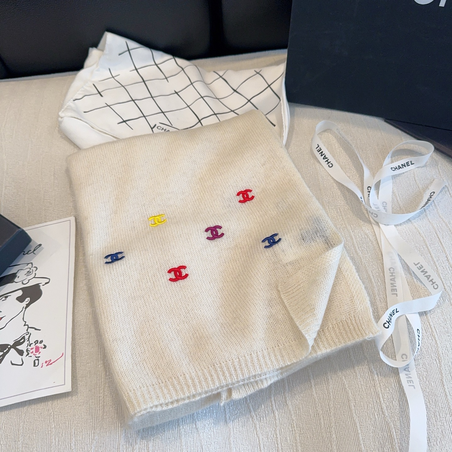 刺绣版 CHANEL羊绒长巾👏💙顶级原单正品旷世绝美【小香披肩】羊绒围巾，顶级高端货👼【绝对值得珍藏👍】👏香奈儿绝美百搭