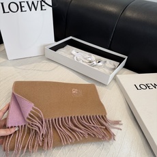 上新!Loewe · 罗意威️难得一见的温柔配色,低调又不失优雅❗️】重点推荐❗️双面配色,一条围巾两种风格搭配,高级舒 上新!Loewe · 罗意威️难得一见的温柔配色,低调又不失优雅❗️】重点推荐❗️双面配色,一条围巾两种风格搭配,高级舒