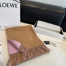 上新!Loewe · 罗意威️难得一见的温柔配色,低调又不失优雅❗️】重点推荐❗️双面配色,一条围巾两种风格搭配,高级舒 上新!Loewe · 罗意威️难得一见的温柔配色,低调又不失优雅❗️】重点推荐❗️双面配色,一条围巾两种风格搭配,高级舒