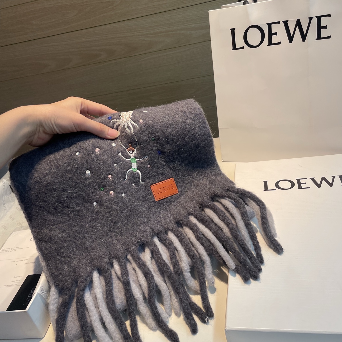 【▪❤️️Loewe超美新款马海毛围巾!超级推荐入手!】质感好货!罗意威主打的马海毛围巾~据说超难买哦!!打了好多次版! 【▪❤️️Loewe超美新款马海毛围巾!超级推荐入手!】质感好货!罗意威主打的马海毛围巾~据说超难买哦!!打了好多次版!
