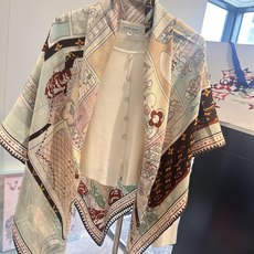 ❄【双面同色】原单Lv140cm丝绒方本款方巾,丝印工艺刻画丰富细节,描绘 Monogram 薇薇安之家旅行箱 顶级斜纹 ❄【双面同色】原单Lv140cm丝绒方本款方巾,丝印工艺刻画丰富细节,描绘 Monogram 薇薇安之家旅行箱 顶级斜纹