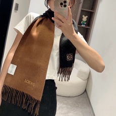 上新!Loewe · 罗意威️难得一见的温柔配色,低调又不失优雅❗️】重点推荐❗️双面配色,一条围巾两种风格搭配,高级舒 上新!Loewe · 罗意威️难得一见的温柔配色,低调又不失优雅❗️】重点推荐❗️双面配色,一条围巾两种风格搭配,高级舒