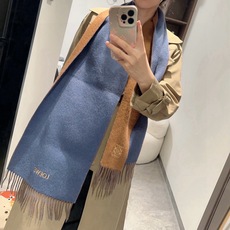 上新!Loewe · 罗意威️难得一见的温柔配色,低调又不失优雅❗️】重点推荐❗️双面配色,一条围巾两种风格搭配,高级舒 上新!Loewe · 罗意威️难得一见的温柔配色,低调又不失优雅❗️】重点推荐❗️双面配色,一条围巾两种风格搭配,高级舒