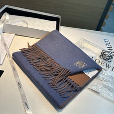 上新!Loewe · 罗意威️难得一见的温柔配色,低调又不失优雅❗️】重点推荐❗️双面配色,一条围巾两种风格搭配,高级舒 上新!Loewe · 罗意威️难得一见的温柔配色,低调又不失优雅❗️】重点推荐❗️双面配色,一条围巾两种风格搭配,高级舒