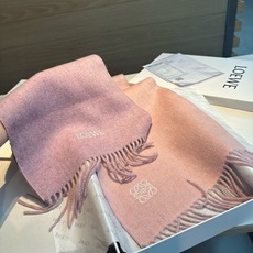 上新!Loewe · 罗意威️难得一见的温柔配色,低调又不失优雅❗️】重点推荐❗️双面配色,一条围巾两种风格搭配,高级舒 上新!Loewe · 罗意威️难得一见的温柔配色,低调又不失优雅❗️】重点推荐❗️双面配色,一条围巾两种风格搭配,高级舒