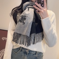 ✨✨Burberry · 巴宝莉双面围巾❗好看的要疯掉了,太有型太有魅力了❗❗非常斯文时尚的秋冬单品!真的很喜欢,非常C ✨✨Burberry · 巴宝莉双面围巾❗好看的要疯掉了,太有型太有魅力了❗❗非常斯文时尚的秋冬单品!真的很喜欢,非常C