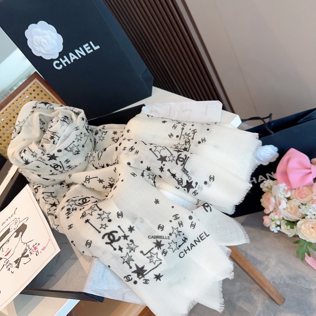 上新❤️ 超级有腔调!!!巨巨巨巨美的闪光女神】谁懂这种秋冬调性的美啊?!!!这款小香披肩也是我疯狂喜欢的一款,一试完就 上新❤️ 超级有腔调!!!巨巨巨巨美的闪光女神】谁懂这种秋冬调性的美啊?!!!这款小香披肩也是我疯狂喜欢的一款,一试完就