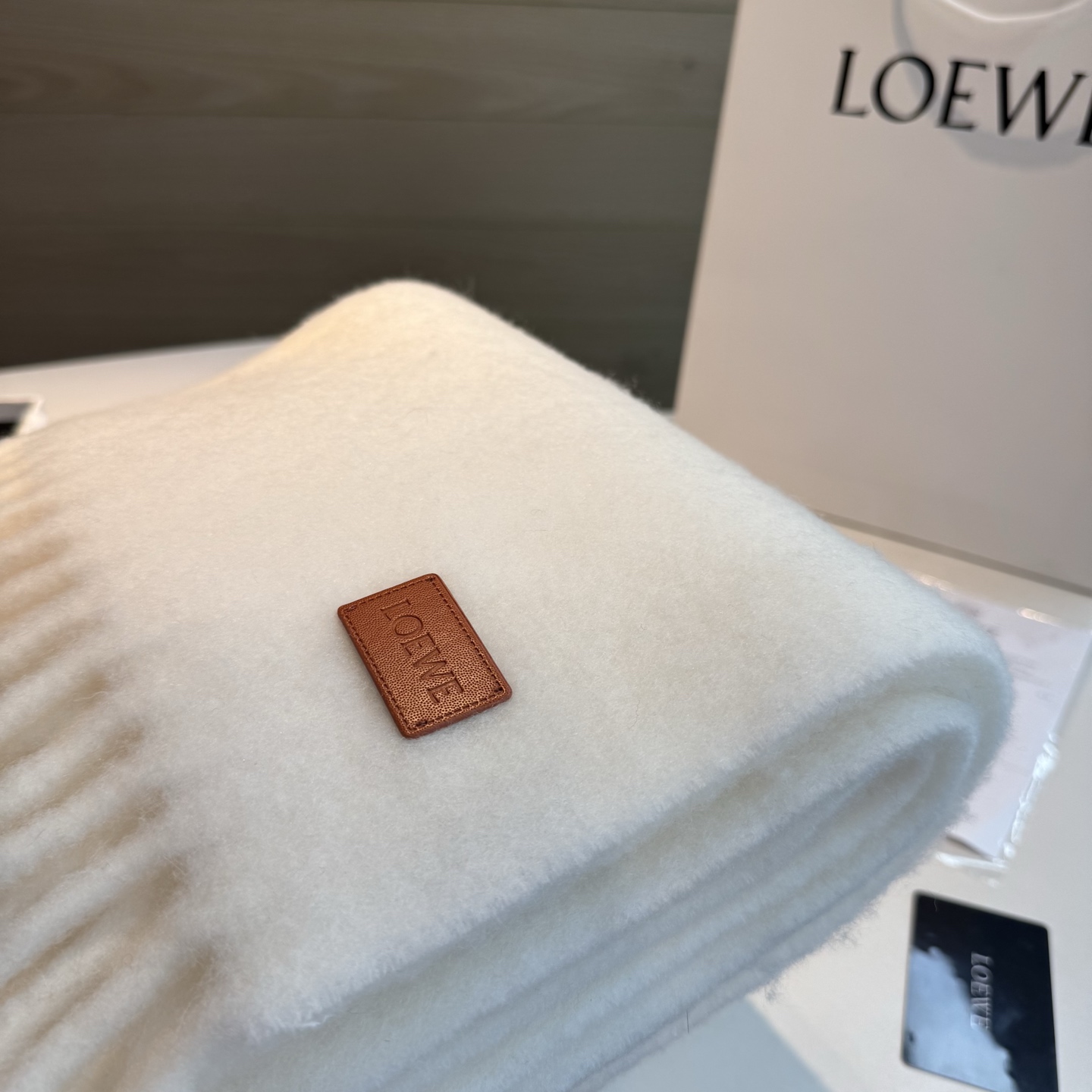 【▪❤️️Loewe超美新款马海毛围巾!超级推荐入手!】质感好货!罗意威主打的马海毛围巾~据说超难买哦!!打了好多次版! 【▪❤️️Loewe超美新款马海毛围巾!超级推荐入手!】质感好货!罗意威主打的马海毛围巾~据说超难买哦!!打了好多次版!