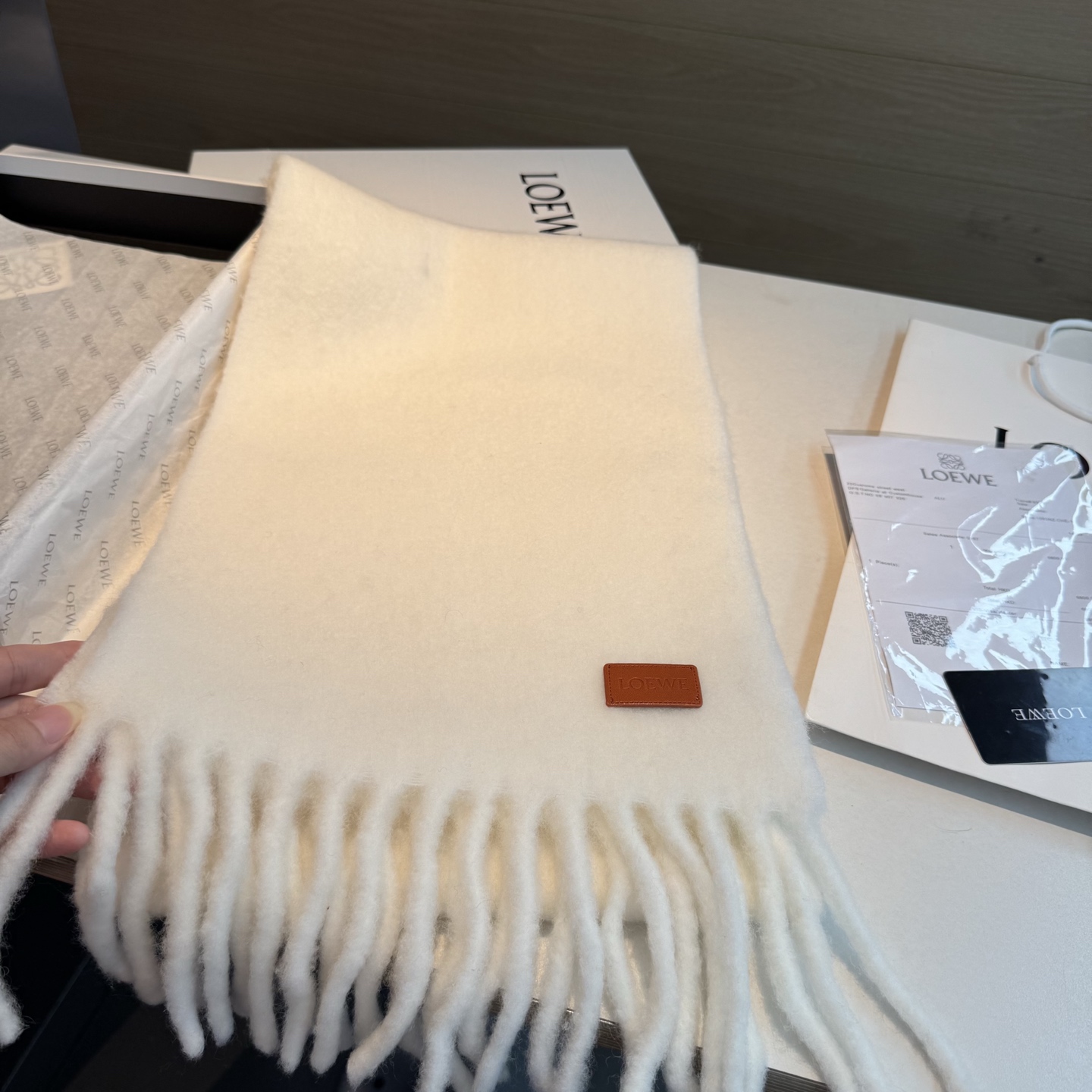 【▪❤️️Loewe超美新款马海毛围巾!超级推荐入手!】质感好货!罗意威主打的马海毛围巾~据说超难买哦!!打了好多次版! 【▪❤️️Loewe超美新款马海毛围巾!超级推荐入手!】质感好货!罗意威主打的马海毛围巾~据说超难买哦!!打了好多次版!