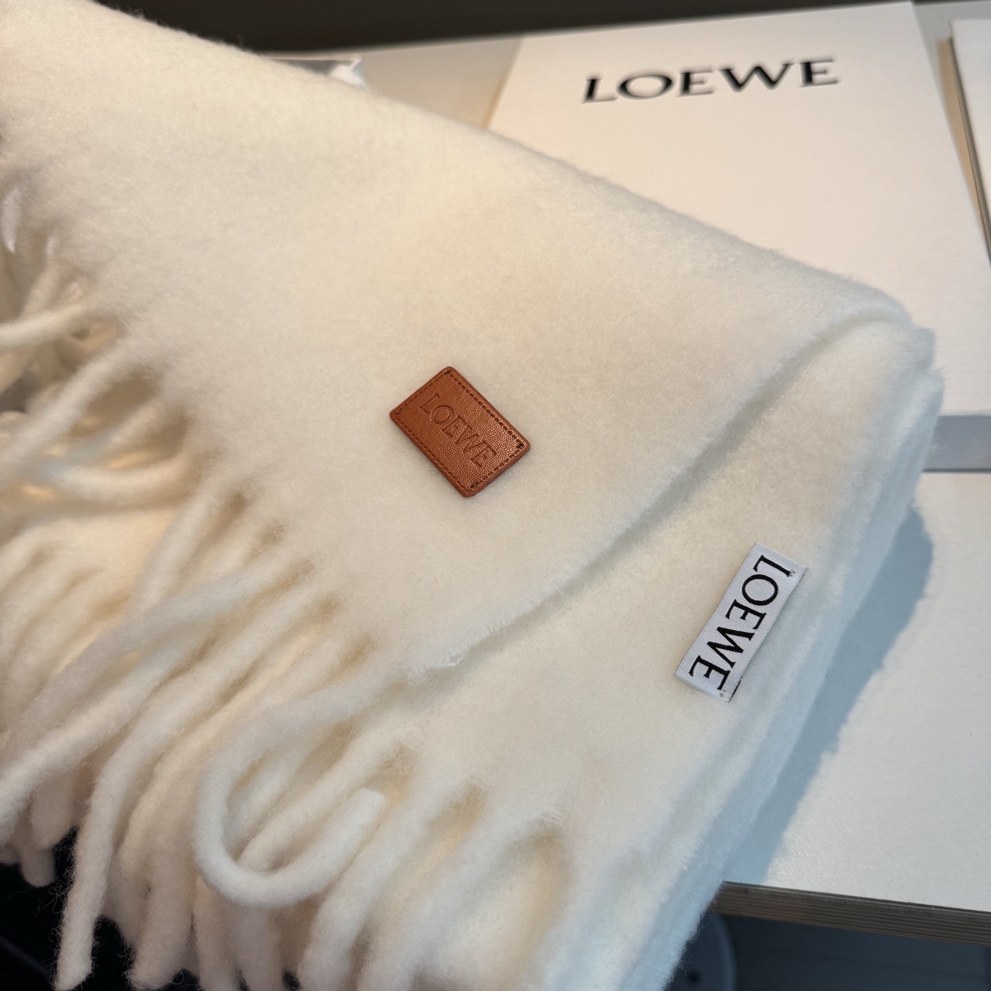 【▪❤️️Loewe超美新款马海毛围巾!超级推荐入手!】质感好货!罗意威主打的马海毛围巾~据说超难买哦!!打了好多次版! 【▪❤️️Loewe超美新款马海毛围巾!超级推荐入手!】质感好货!罗意威主打的马海毛围巾~据说超难买哦!!打了好多次版!