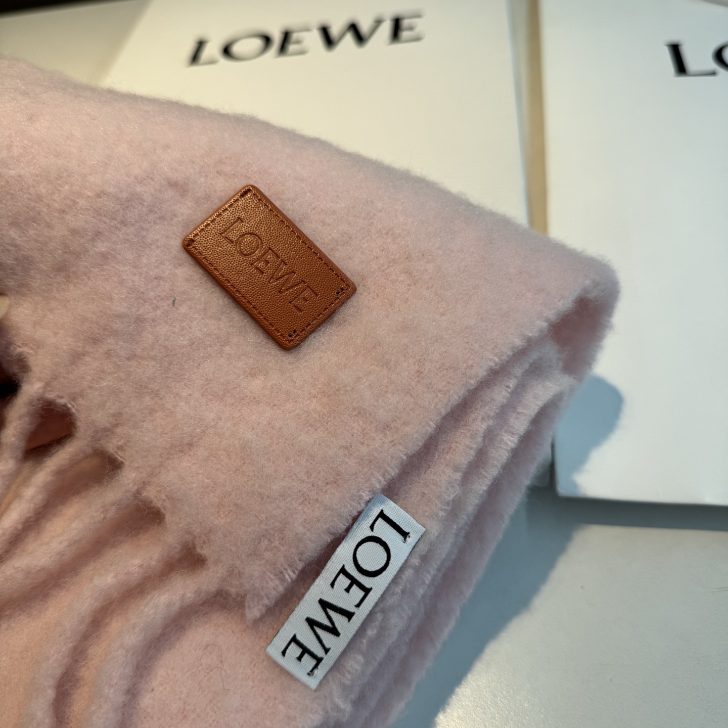 【▪❤️️Loewe超美新款马海毛围巾!超级推荐入手!】质感好货!罗意威主打的马海毛围巾~据说超难买哦!!打了好多次版! 【▪❤️️Loewe超美新款马海毛围巾!超级推荐入手!】质感好货!罗意威主打的马海毛围巾~据说超难买哦!!打了好多次版!