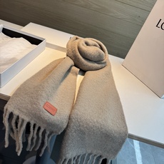 【▪❤️️Loewe超美新款马海毛围巾!超级推荐入手!】质感好货!罗意威主打的马海毛围巾~据说超难买哦!!打了好多次版! 【▪❤️️Loewe超美新款马海毛围巾!超级推荐入手!】质感好货!罗意威主打的马海毛围巾~据说超难买哦!!打了好多次版!
