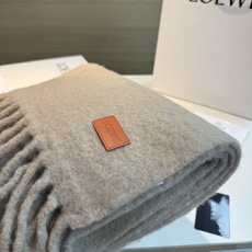 【▪❤️️Loewe超美新款马海毛围巾!超级推荐入手!】质感好货!罗意威主打的马海毛围巾~据说超难买哦!!打了好多次版! 【▪❤️️Loewe超美新款马海毛围巾!超级推荐入手!】质感好货!罗意威主打的马海毛围巾~据说超难买哦!!打了好多次版!