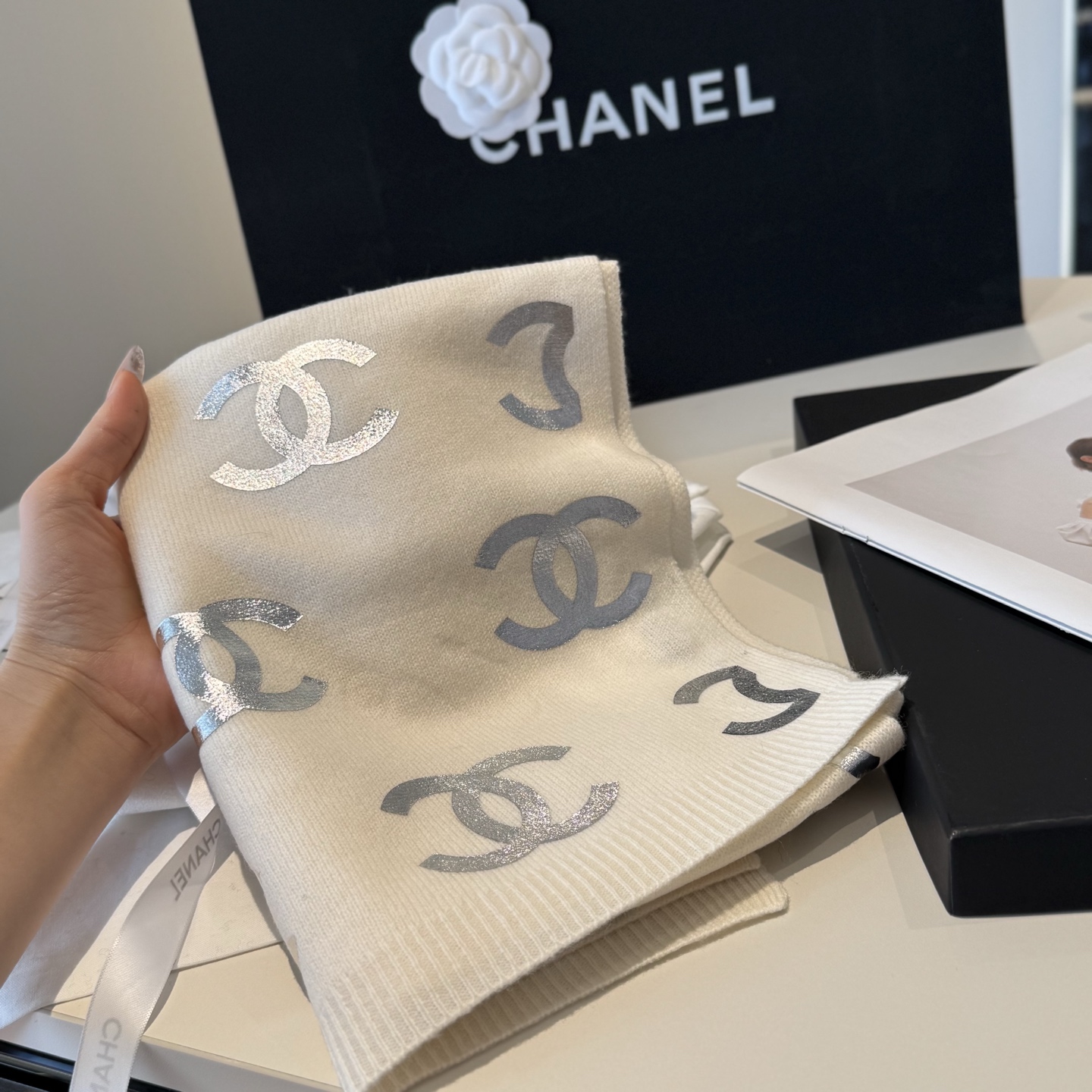 👑👑Chanel25秋冬新款针织围巾羊绒针织长巾‼️美翻了[流泪]御用殿堂级极品‼️新款在售 进口纯羊绒针织毛线❗️美丽