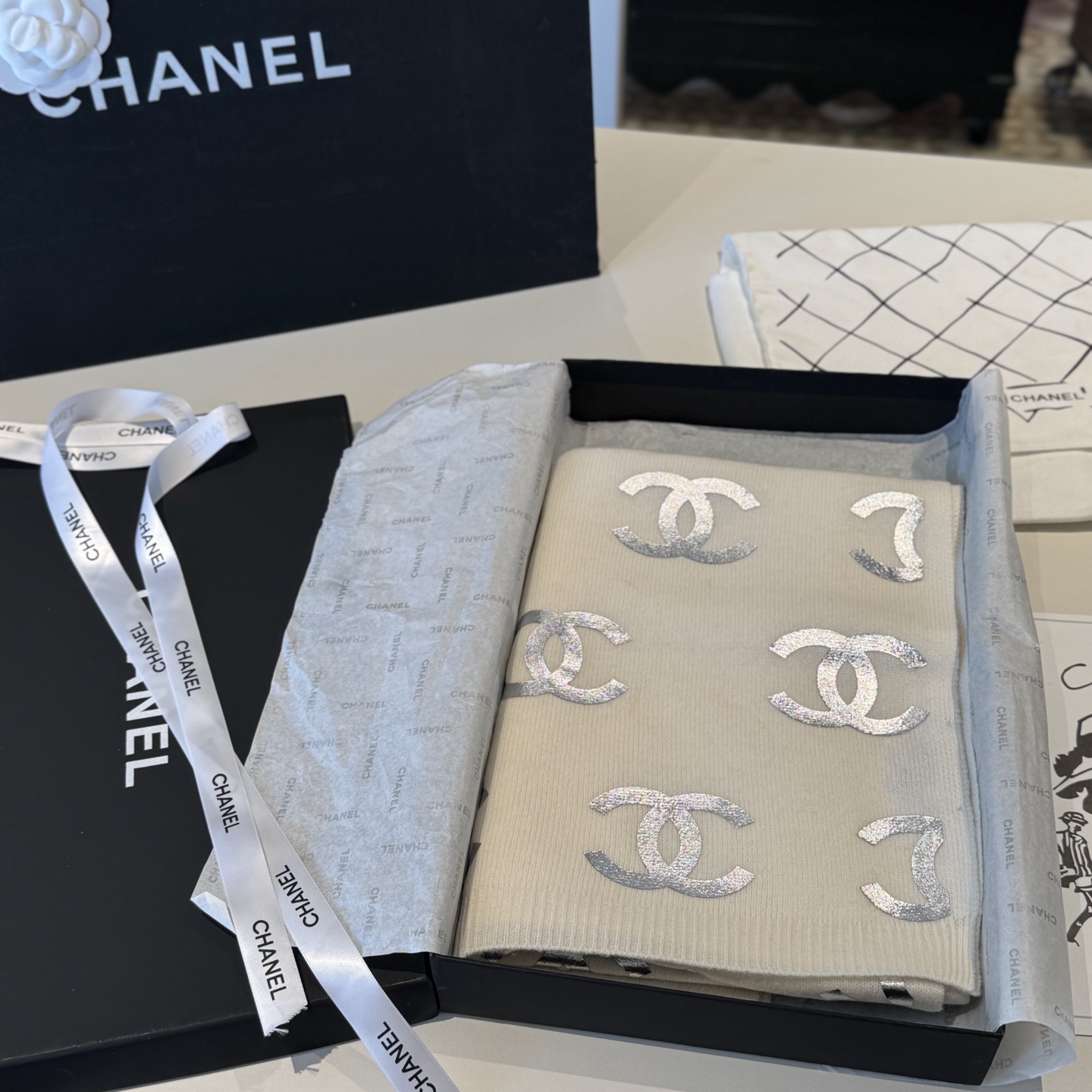👑👑Chanel25秋冬新款针织围巾羊绒针织长巾‼️美翻了[流泪]御用殿堂级极品‼️新款在售 进口纯羊绒针织毛线❗️美丽