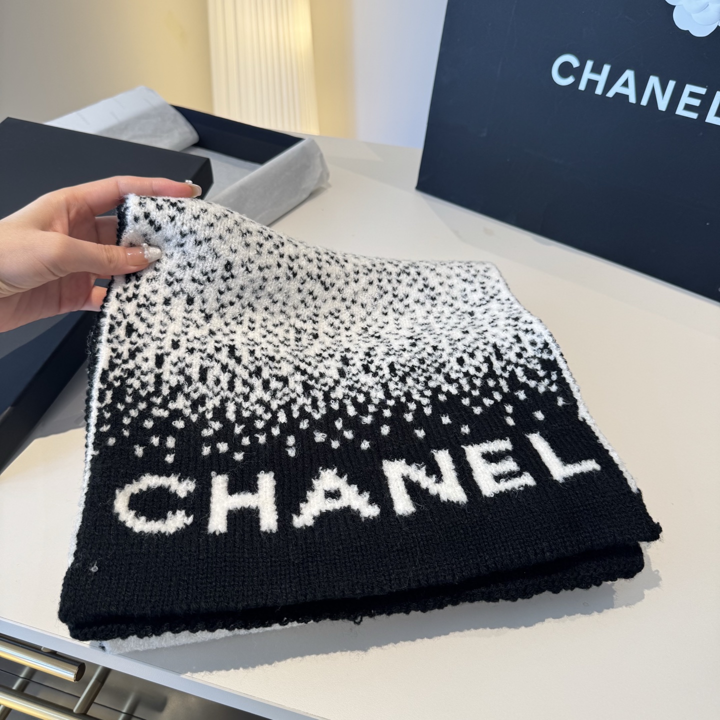 新款Chanel · 香奈儿难得一见的针织单品，温柔配色，超级迷恋❗️气质低调恬静又不失优雅❗️】重点推荐❗️一秒心动啊