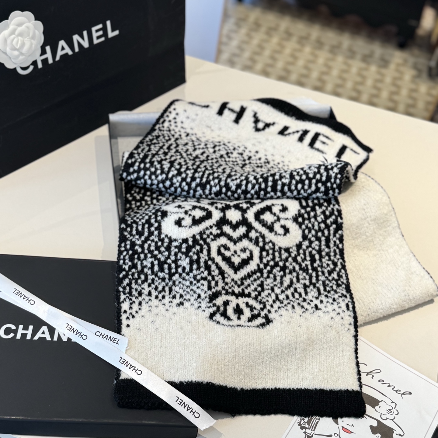 新款Chanel · 香奈儿难得一见的针织单品，温柔配色，超级迷恋❗️气质低调恬静又不失优雅❗️】重点推荐❗️一秒心动啊
