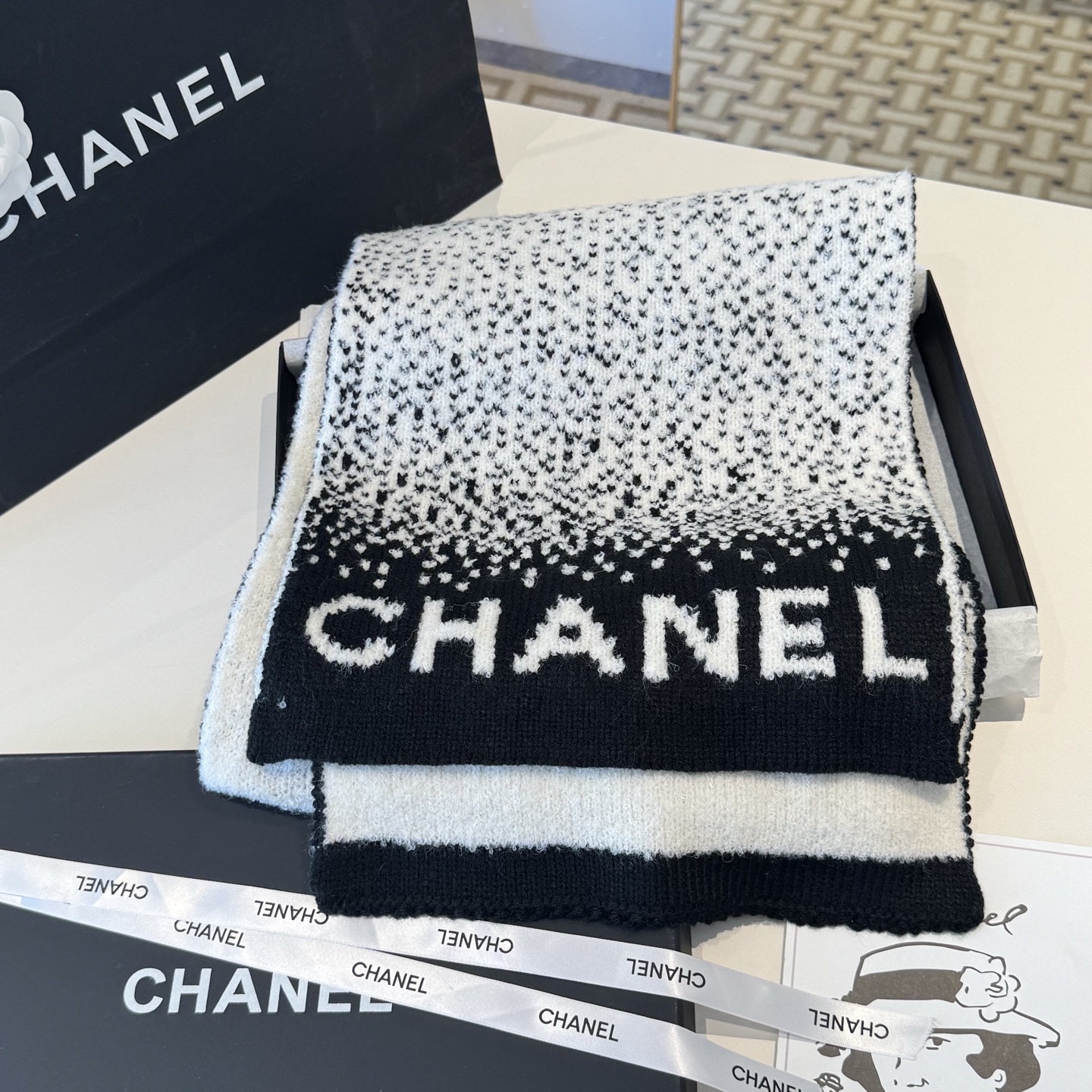 新款Chanel · 香奈儿难得一见的针织单品，温柔配色，超级迷恋❗️气质低调恬静又不失优雅❗️】重点推荐❗️一秒心动啊