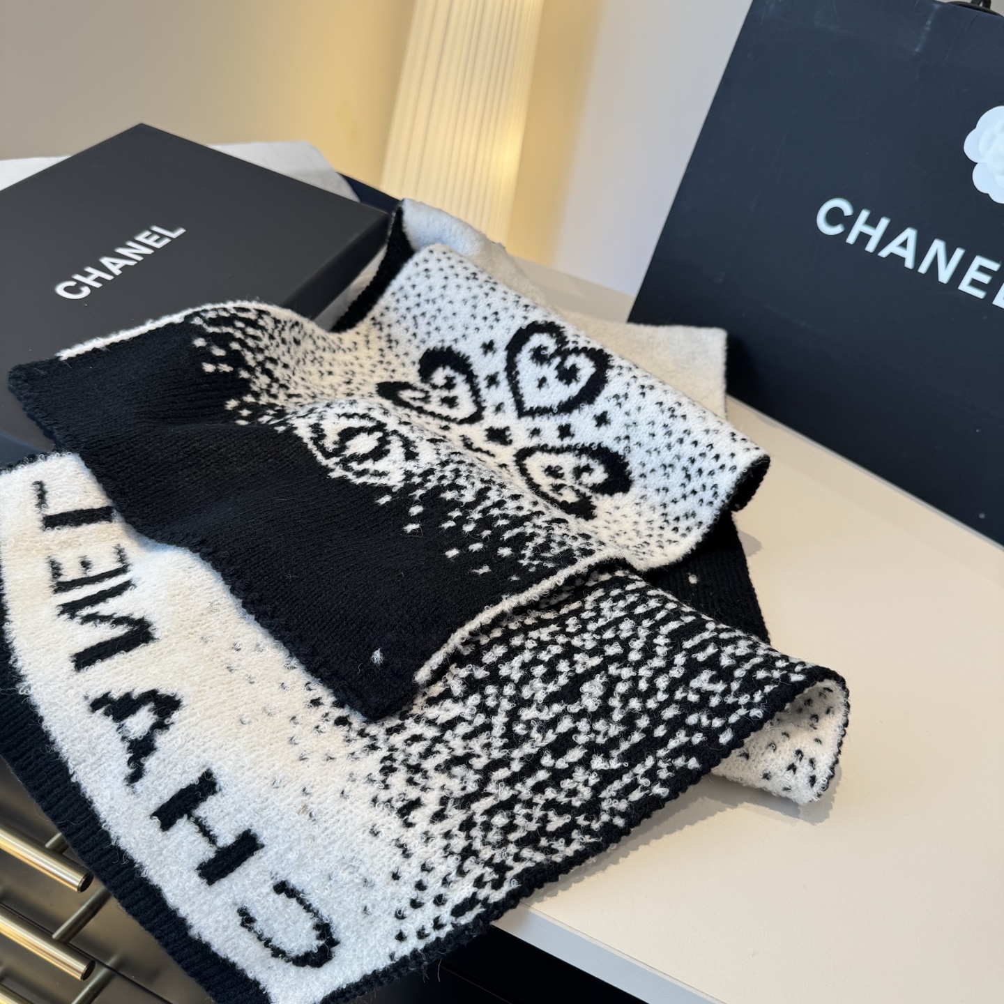 新款Chanel · 香奈儿难得一见的针织单品，温柔配色，超级迷恋❗️气质低调恬静又不失优雅❗️】重点推荐❗️一秒心动啊