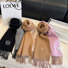 上新!Loewe · 罗意威️难得一见的温柔配色,低调又不失优雅❗️】重点推荐❗️双面配色,一条围巾两种风格搭配,高级舒 上新!Loewe · 罗意威️难得一见的温柔配色,低调又不失优雅❗️】重点推荐❗️双面配色,一条围巾两种风格搭配,高级舒