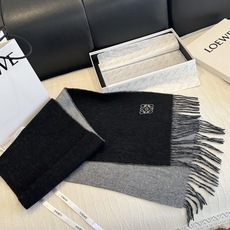 上新!Loewe · 罗意威️难得一见的温柔配色,低调又不失优雅❗️】重点推荐❗️双面配色,一条围巾两种风格搭配,高级舒 上新!Loewe · 罗意威️难得一见的温柔配色,低调又不失优雅❗️】重点推荐❗️双面配色,一条围巾两种风格搭配,高级舒