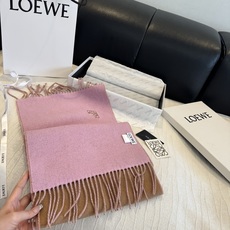 上新!Loewe · 罗意威️难得一见的温柔配色,低调又不失优雅❗️】重点推荐❗️双面配色,一条围巾两种风格搭配,高级舒 上新!Loewe · 罗意威️难得一见的温柔配色,低调又不失优雅❗️】重点推荐❗️双面配色,一条围巾两种风格搭配,高级舒