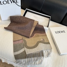 上新!Loewe · 罗意威️难得一见的温柔配色,低调又不失优雅❗️】重点推荐❗️双面配色,一条围巾两种风格搭配,高级舒 上新!Loewe · 罗意威️难得一见的温柔配色,低调又不失优雅❗️】重点推荐❗️双面配色,一条围巾两种风格搭配,高级舒