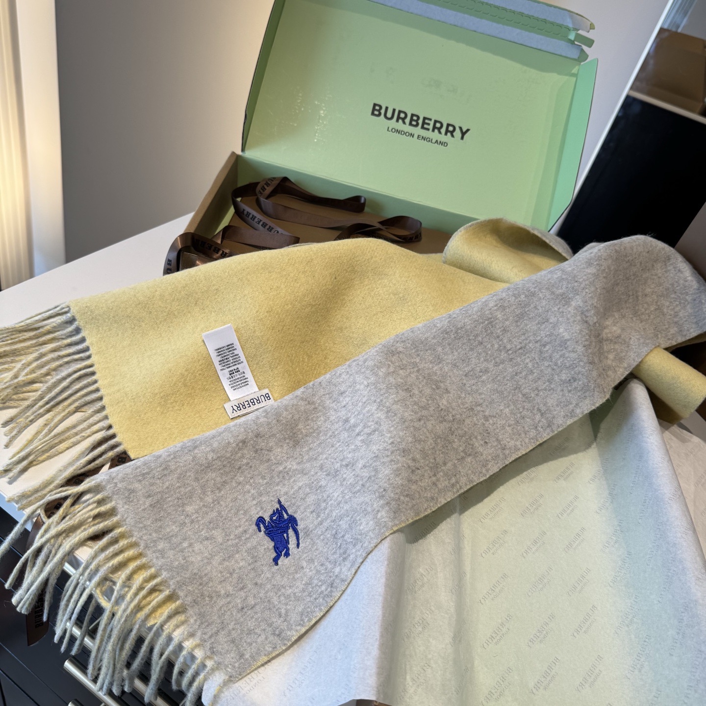✨✨Burberry · 巴宝莉双面围巾❗好看的要疯掉了，太有型太有魅力了❗❗非常斯文时尚的秋冬单品！真的很喜欢，非常C