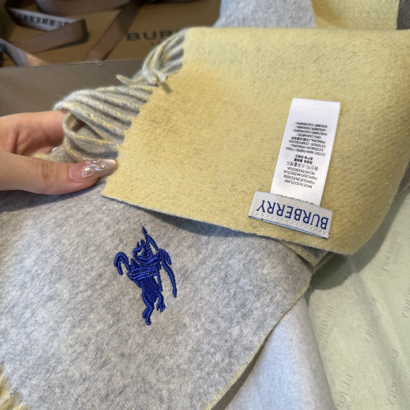 ✨✨Burberry · 巴宝莉双面围巾❗好看的要疯掉了，太有型太有魅力了❗❗非常斯文时尚的秋冬单品！真的很喜欢，非常C