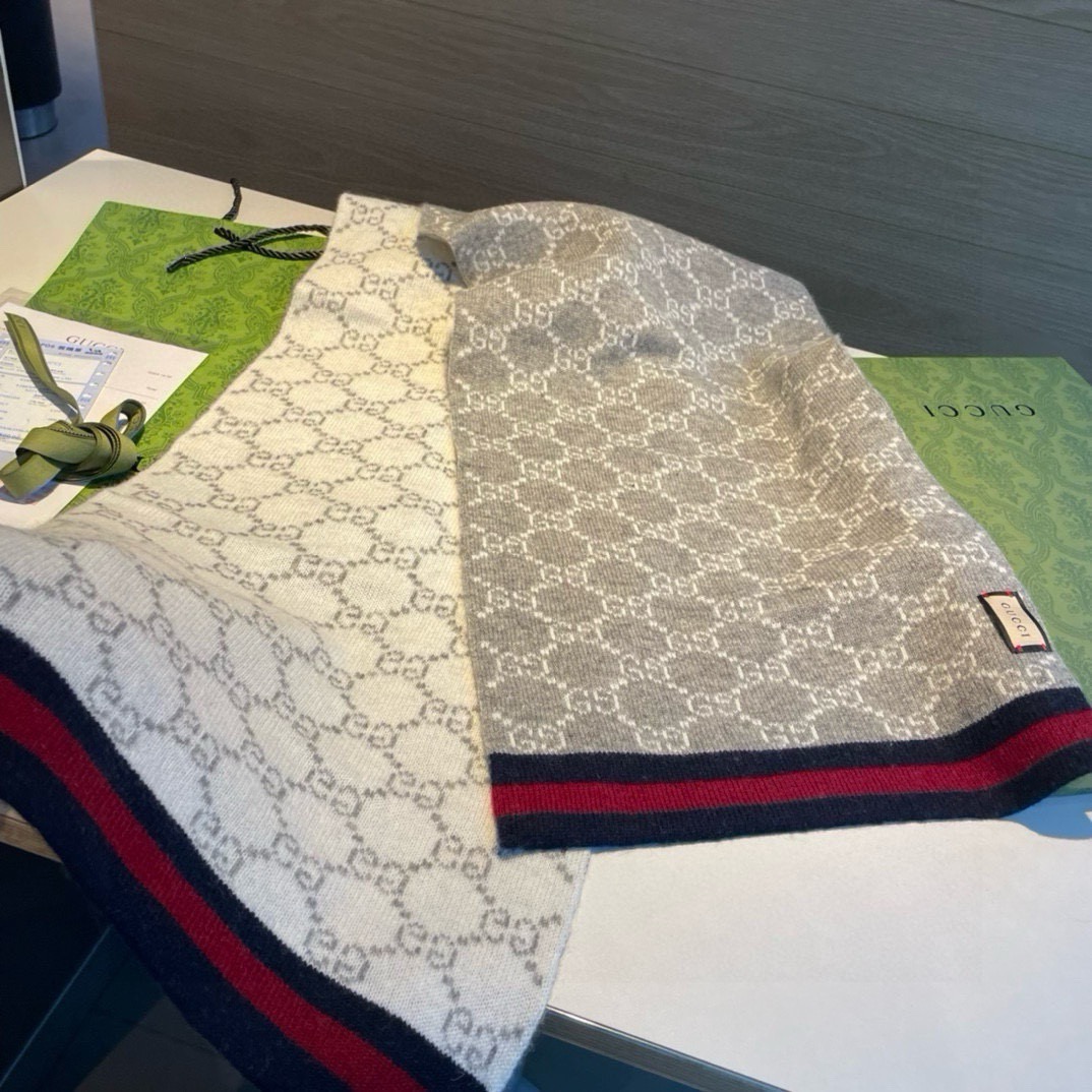 Gucci。原单！重磅推荐！新款针织围巾！低调的奢侈感。极品柔美精英高手级别的时髦感围巾！这款Gucci羊绒提花围巾越看