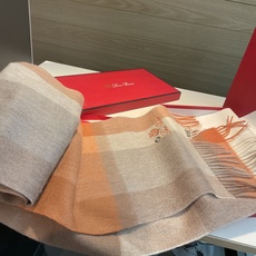 🆕Loro Piana · 诺悠翩雅【贸易公司尾单,极品山羊绒围巾披肩】送人自留都太高大上了😍重磅上新,爆款爆款,渠道极 🆕Loro Piana · 诺悠翩雅【贸易公司尾单,极品山羊绒围巾披肩】送人自留都太高大上了😍重磅上新,爆款爆款,渠道极