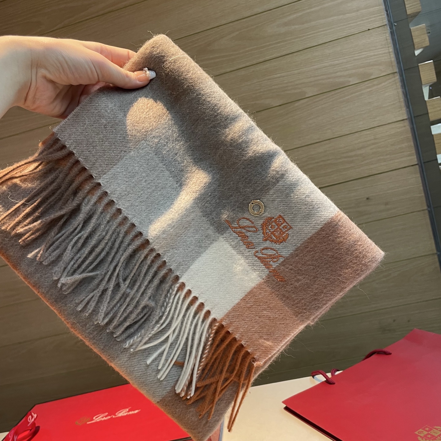 🆕Loro Piana · 诺悠翩雅【贸易公司尾单,极品山羊绒围巾披肩】送人自留都太高大上了😍重磅上新,爆款爆款,渠道极 🆕Loro Piana · 诺悠翩雅【贸易公司尾单,极品山羊绒围巾披肩】送人自留都太高大上了😍重磅上新,爆款爆款,渠道极