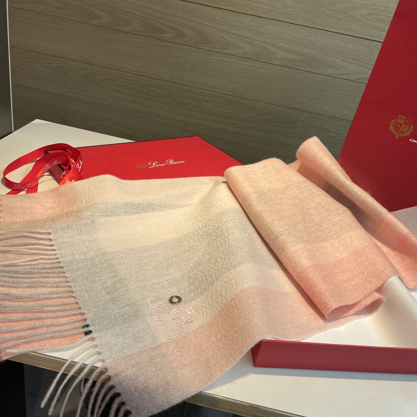 🆕Loro Piana · 诺悠翩雅【贸易公司尾单,极品山羊绒围巾披肩】送人自留都太高大上了😍重磅上新,爆款爆款,渠道极 🆕Loro Piana · 诺悠翩雅【贸易公司尾单,极品山羊绒围巾披肩】送人自留都太高大上了😍重磅上新,爆款爆款,渠道极