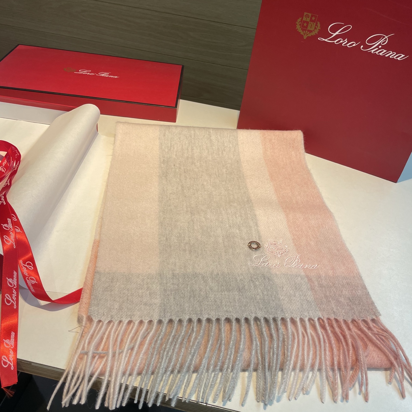 🆕Loro Piana · 诺悠翩雅【贸易公司尾单,极品山羊绒围巾披肩】送人自留都太高大上了😍重磅上新,爆款爆款,渠道极 🆕Loro Piana · 诺悠翩雅【贸易公司尾单,极品山羊绒围巾披肩】送人自留都太高大上了😍重磅上新,爆款爆款,渠道极