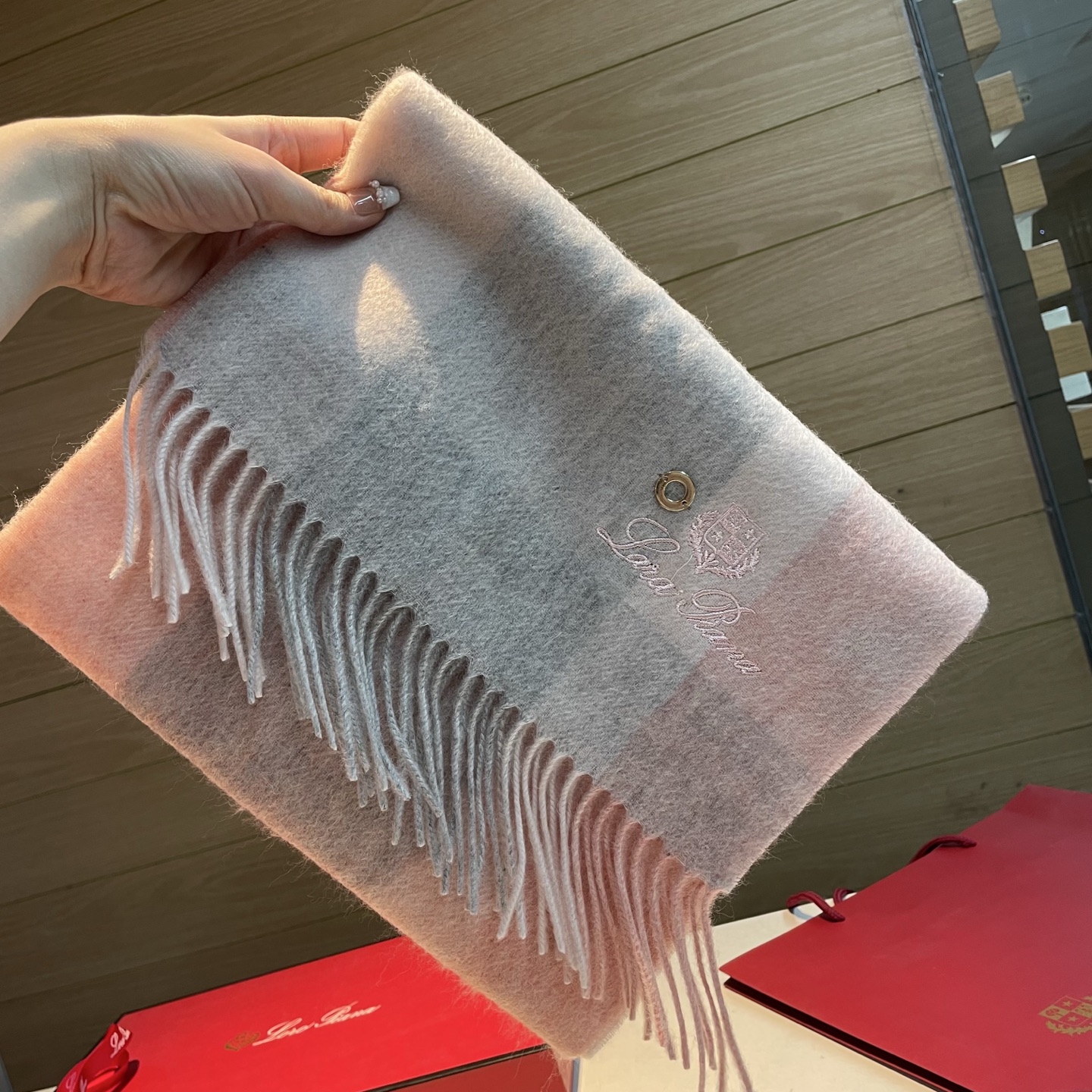 🆕Loro Piana · 诺悠翩雅【贸易公司尾单,极品山羊绒围巾披肩】送人自留都太高大上了😍重磅上新,爆款爆款,渠道极 🆕Loro Piana · 诺悠翩雅【贸易公司尾单,极品山羊绒围巾披肩】送人自留都太高大上了😍重磅上新,爆款爆款,渠道极