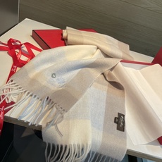 🆕Loro Piana · 诺悠翩雅【贸易公司尾单,极品山羊绒围巾披肩】送人自留都太高大上了😍重磅上新,爆款爆款,渠道极 🆕Loro Piana · 诺悠翩雅【贸易公司尾单,极品山羊绒围巾披肩】送人自留都太高大上了😍重磅上新,爆款爆款,渠道极
