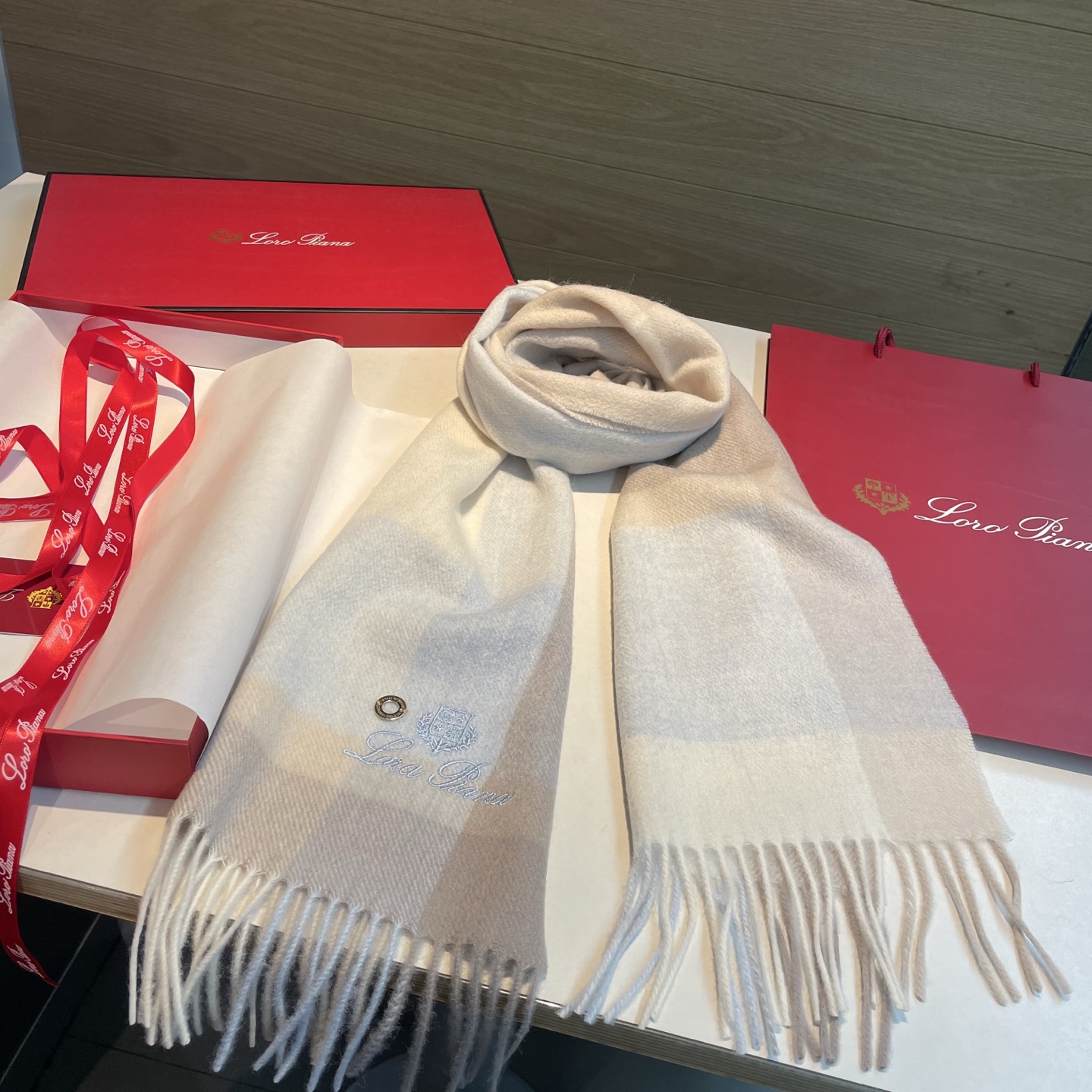 🆕Loro Piana · 诺悠翩雅【贸易公司尾单,极品山羊绒围巾披肩】送人自留都太高大上了😍重磅上新,爆款爆款,渠道极 🆕Loro Piana · 诺悠翩雅【贸易公司尾单,极品山羊绒围巾披肩】送人自留都太高大上了😍重磅上新,爆款爆款,渠道极