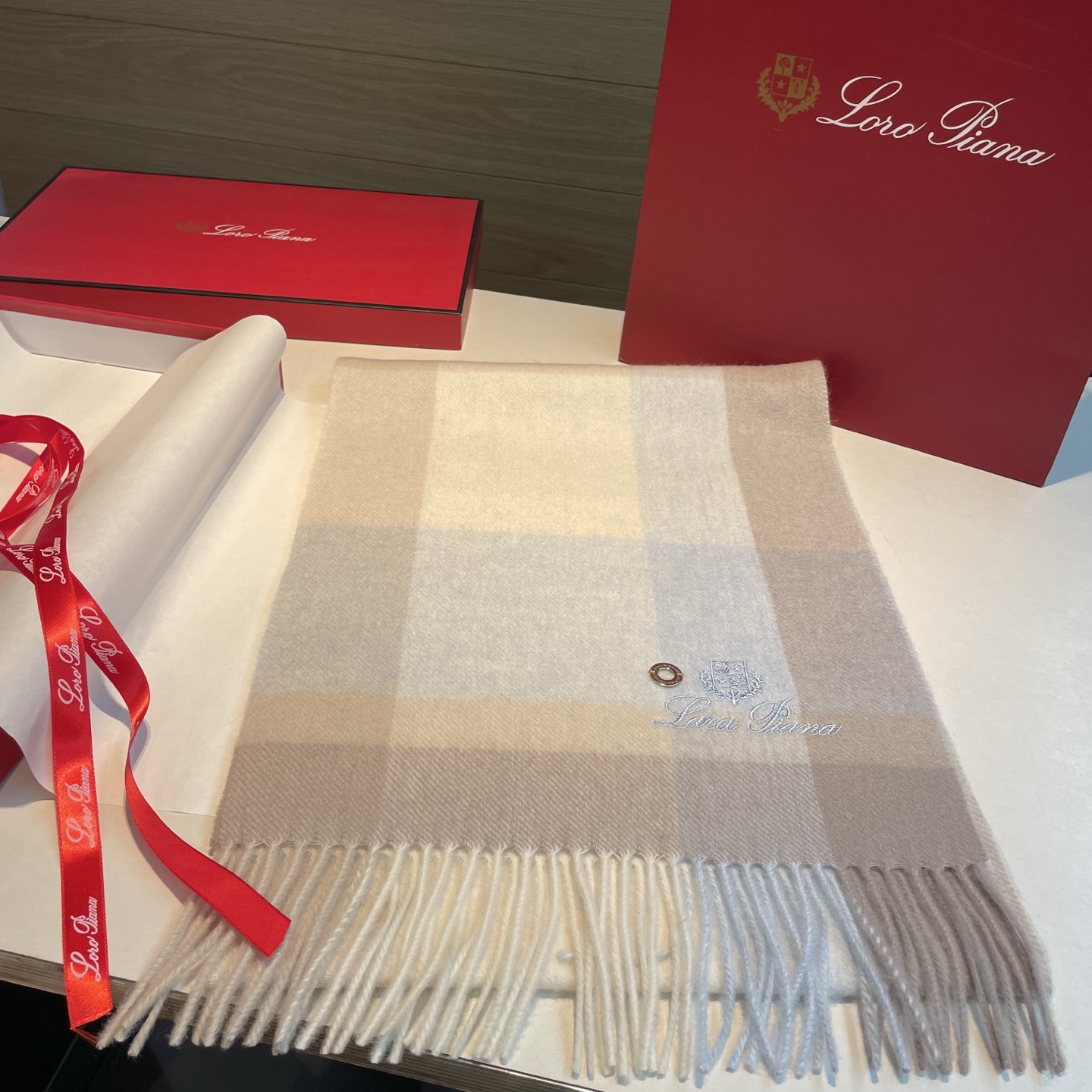 🆕Loro Piana · 诺悠翩雅【贸易公司尾单,极品山羊绒围巾披肩】送人自留都太高大上了😍重磅上新,爆款爆款,渠道极 🆕Loro Piana · 诺悠翩雅【贸易公司尾单,极品山羊绒围巾披肩】送人自留都太高大上了😍重磅上新,爆款爆款,渠道极