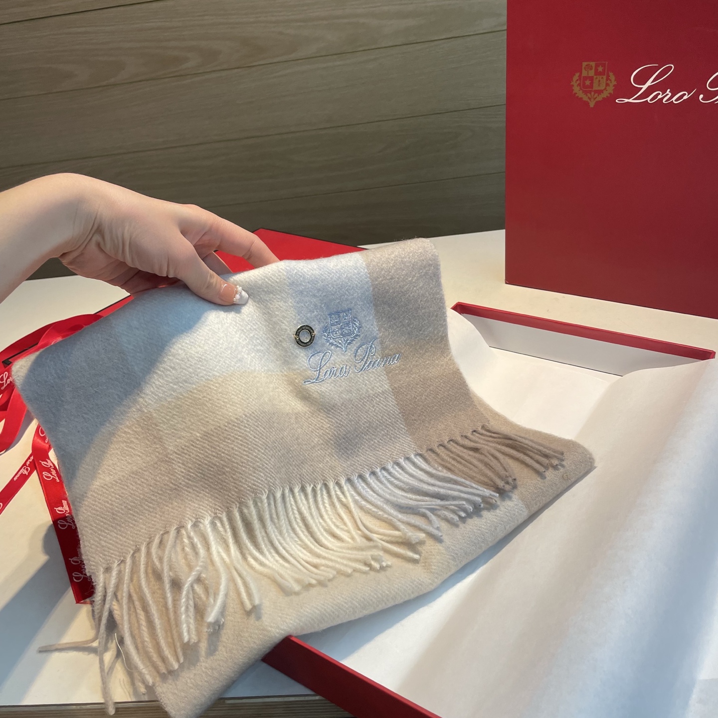 🆕Loro Piana · 诺悠翩雅【贸易公司尾单,极品山羊绒围巾披肩】送人自留都太高大上了😍重磅上新,爆款爆款,渠道极 🆕Loro Piana · 诺悠翩雅【贸易公司尾单,极品山羊绒围巾披肩】送人自留都太高大上了😍重磅上新,爆款爆款,渠道极