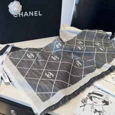 香奈儿上新❤️ 【Chanel】 经典茶花优雅Coco风,Chanel最新丝绒大方巾~气质到骨子里,香奶奶新一季的面料 香奈儿上新❤️ 【Chanel】 经典茶花优雅Coco风,Chanel最新丝绒大方巾~气质到骨子里,香奶奶新一季的面料