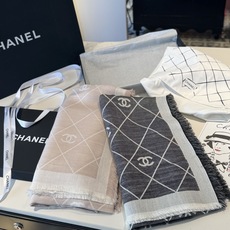 香奈儿上新❤️ 【Chanel】 经典茶花优雅Coco风,Chanel最新丝绒大方巾~气质到骨子里,香奶奶新一季的面料 香奈儿上新❤️ 【Chanel】 经典茶花优雅Coco风,Chanel最新丝绒大方巾~气质到骨子里,香奶奶新一季的面料