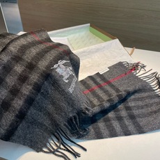 🆕Burberry · 巴宝莉格子围巾❗️好看的要疯掉了,太有型太有魅力了❗️❗️非常斯文时尚的秋冬单品!真的很喜欢,非 🆕Burberry · 巴宝莉格子围巾❗️好看的要疯掉了,太有型太有魅力了❗️❗️非常斯文时尚的秋冬单品!真的很喜欢,非