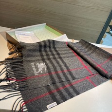 🆕Burberry · 巴宝莉格子围巾❗️好看的要疯掉了,太有型太有魅力了❗️❗️非常斯文时尚的秋冬单品!真的很喜欢,非 🆕Burberry · 巴宝莉格子围巾❗️好看的要疯掉了,太有型太有魅力了❗️❗️非常斯文时尚的秋冬单品!真的很喜欢,非
