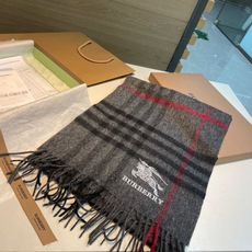 🆕Burberry · 巴宝莉格子围巾❗️好看的要疯掉了,太有型太有魅力了❗️❗️非常斯文时尚的秋冬单品!真的很喜欢,非 🆕Burberry · 巴宝莉格子围巾❗️好看的要疯掉了,太有型太有魅力了❗️❗️非常斯文时尚的秋冬单品!真的很喜欢,非