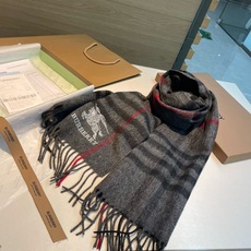 🆕Burberry · 巴宝莉格子围巾❗️好看的要疯掉了,太有型太有魅力了❗️❗️非常斯文时尚的秋冬单品!真的很喜欢,非 🆕Burberry · 巴宝莉格子围巾❗️好看的要疯掉了,太有型太有魅力了❗️❗️非常斯文时尚的秋冬单品!真的很喜欢,非