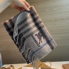 🆕Burberry · 巴宝莉格子围巾❗️好看的要疯掉了,太有型太有魅力了❗️❗️非常斯文时尚的秋冬单品!真的很喜欢,非 🆕Burberry · 巴宝莉格子围巾❗️好看的要疯掉了,太有型太有魅力了❗️❗️非常斯文时尚的秋冬单品!真的很喜欢,非