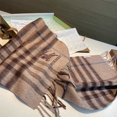 🆕Burberry · 巴宝莉格子围巾❗️好看的要疯掉了,太有型太有魅力了❗️❗️非常斯文时尚的秋冬单品!真的很喜欢,非 🆕Burberry · 巴宝莉格子围巾❗️好看的要疯掉了,太有型太有魅力了❗️❗️非常斯文时尚的秋冬单品!真的很喜欢,非