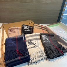 🆕Burberry · 巴宝莉格子围巾❗️好看的要疯掉了,太有型太有魅力了❗️❗️非常斯文时尚的秋冬单品!真的很喜欢,非 🆕Burberry · 巴宝莉格子围巾❗️好看的要疯掉了,太有型太有魅力了❗️❗️非常斯文时尚的秋冬单品!真的很喜欢,非