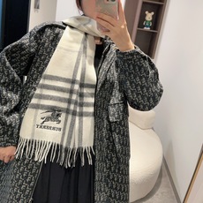 🆕Burberry · 巴宝莉格子围巾❗️好看的要疯掉了,太有型太有魅力了❗️❗️非常斯文时尚的秋冬单品!真的很喜欢,非 🆕Burberry · 巴宝莉格子围巾❗️好看的要疯掉了,太有型太有魅力了❗️❗️非常斯文时尚的秋冬单品!真的很喜欢,非