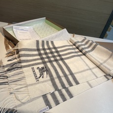 🆕Burberry · 巴宝莉格子围巾❗️好看的要疯掉了,太有型太有魅力了❗️❗️非常斯文时尚的秋冬单品!真的很喜欢,非 🆕Burberry · 巴宝莉格子围巾❗️好看的要疯掉了,太有型太有魅力了❗️❗️非常斯文时尚的秋冬单品!真的很喜欢,非